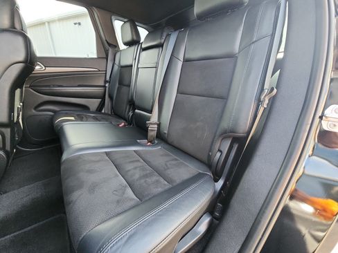 Used 2018 Jeep Grand Cherokee Altitude AWD/4WD image 23
