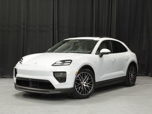 Certified 2025 Porsche Macan Electric RWD image 14
