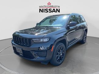 Used 2025 Jeep Grand Cherokee Altitude AWD/4WD video 3