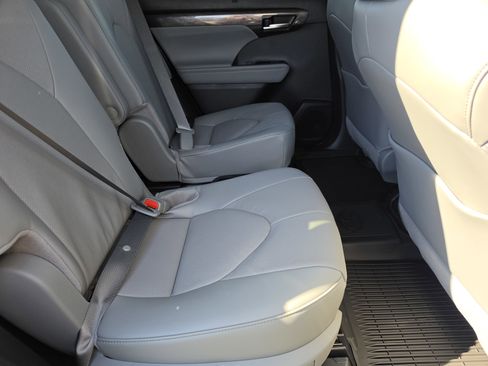 New 2026 Toyota Highlander Limited image 14