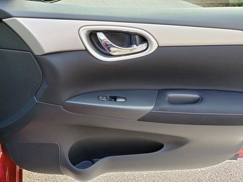 Used 2015 Nissan Sentra SV FWD image 18