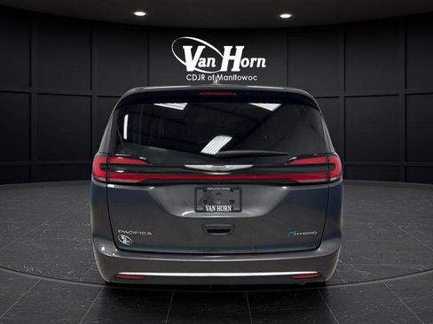 Used 2022 Chrysler Pacifica Touring-L FWD image 5