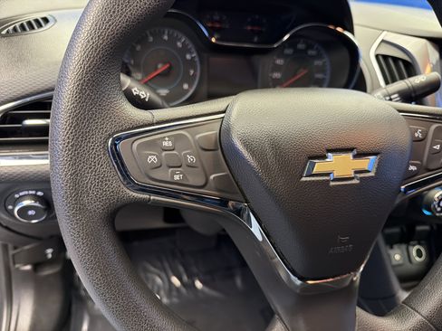 Used 2018 Chevrolet Cruze LT w/ Convenience Package image 16