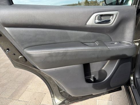 Used 2017 Nissan Pathfinder SL image 85