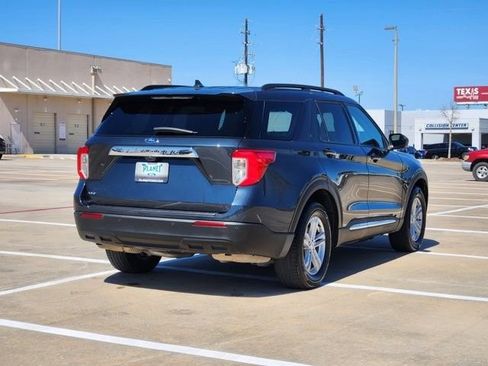 Used 2023 Ford Explorer XLT image 5