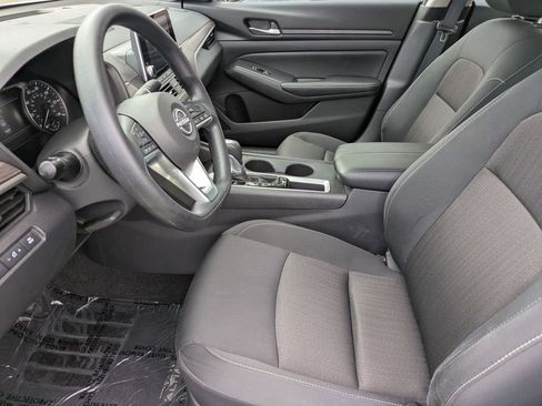 Used 2025 Nissan Altima 2.5 SV FWD image 24