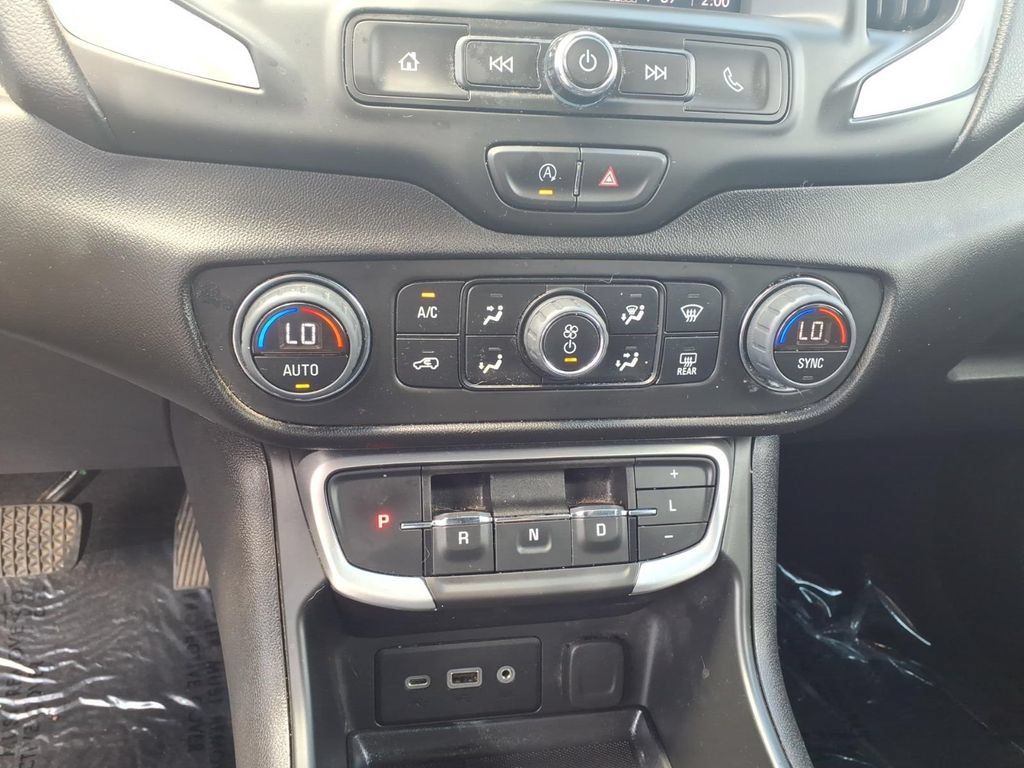 Used 2024 GMC Terrain SLE w/ Driver Convenience Package AWD/4WD image 12