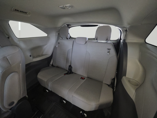 Used 2024 Toyota Sienna LE FWD image 26