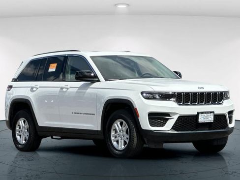 Certified 2023 Jeep Grand Cherokee Laredo w/ Luxury Tech Group I AWD/4WD image 5