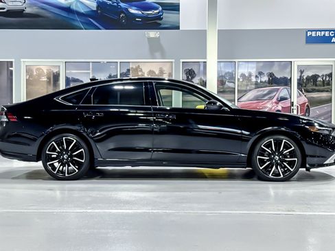 Used 2024 Honda Accord Touring image 8