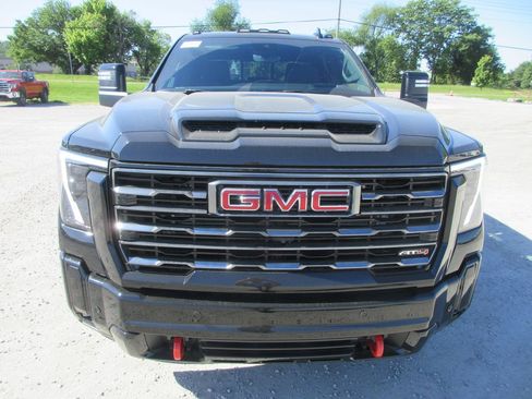 New 2026 GMC Sierra 2500 AT4 w/ AT4 Premium Plus Package AWD/4WD image 12