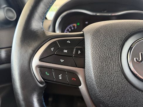 Used 2018 Jeep Grand Cherokee Laredo AWD/4WD image 24