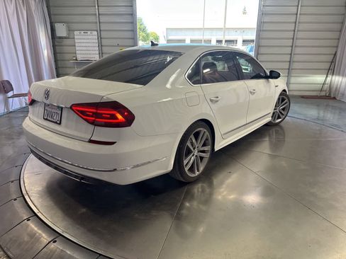 Used 2017 Volkswagen Passat 1.8T R-Line w/ R-Line Lighting Package FWD image 5