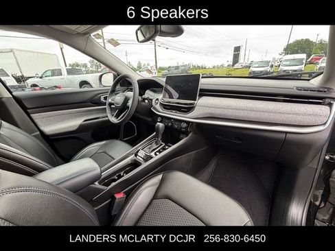 Used 2022 Jeep Compass Latitude FWD image 9