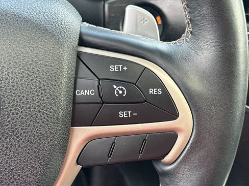 Used 2017 Jeep Grand Cherokee Limited AWD/4WD image 26