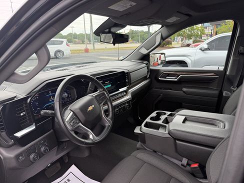 Used 2025 Chevrolet Silverado 1500 LT RWD image 12