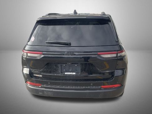 Certified 2024 Jeep Grand Cherokee Altitude image 2