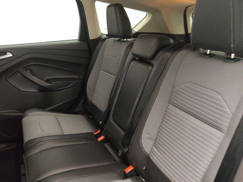 Used 2017 Ford Escape SE w/ SE Sport Appearance Package image 18