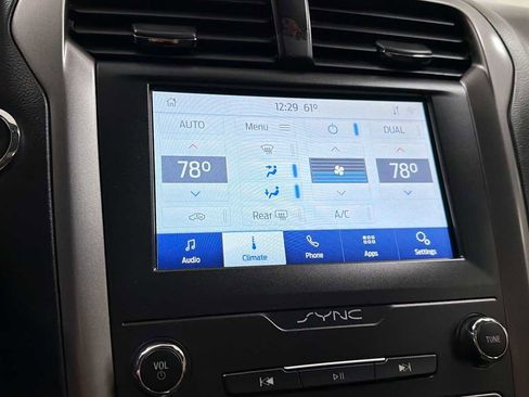 Used 2020 Ford Fusion SE FWD image 20