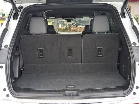 Used 2024 Buick Enclave Premium image 17