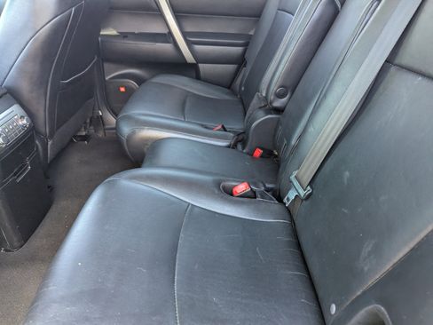 Used 2012 Toyota Highlander 4WD image 16