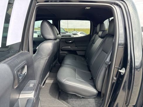Used 2019 Toyota Tacoma TRD Off-Road image 17