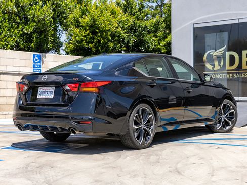 Used 2024 Nissan Altima 2.5 SR FWD image 11