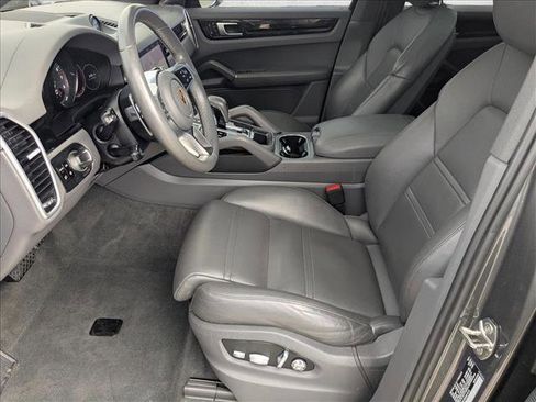 Used 2019 Porsche Cayenne E-Hybrid w/ Premium Package image 17
