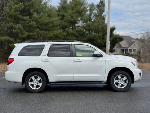 Used 2014 Toyota Sequoia SR5 w/ Premium Package image 5