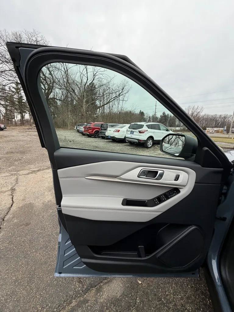 New 2026 Ford Explorer Active w/ Active Comfort Package AWD/4WD image 32