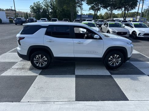Used 2026 Chevrolet Equinox LT FWD image 3