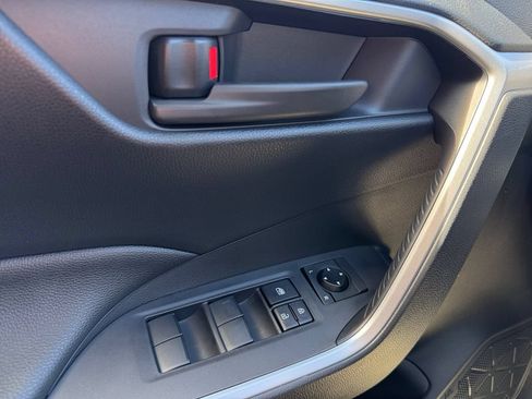 Certified 2019 Toyota RAV4 LE AWD/4WD image 11