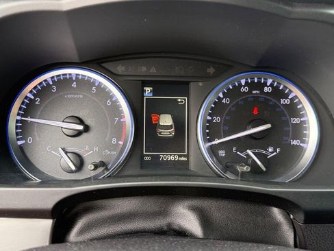 Used 2019 Toyota Highlander XLE AWD/4WD image 25