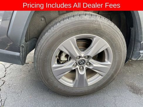 Used 2025 Toyota RAV4 XLE AWD/4WD image 11
