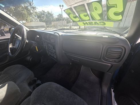 Used 2000 Chevrolet S10 Pickup LS w/ Preferred Equipment Group image 17