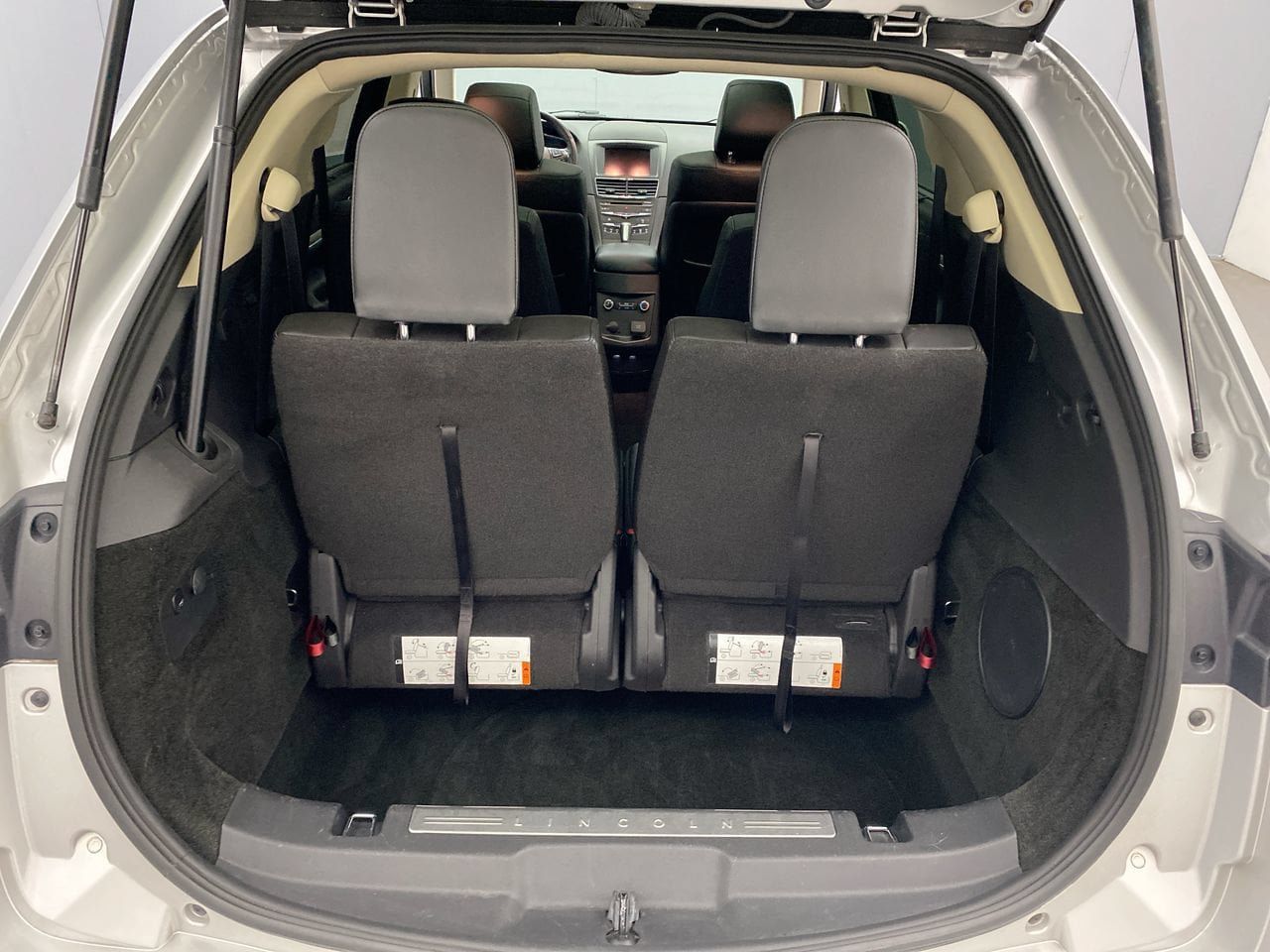 Used 2015 Lincoln MKT AWD image 26