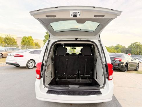 Used 2016 Dodge Grand Caravan SE FWD image 37