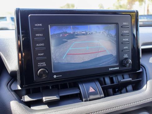 Used 2020 Toyota RAV4 XLE image 5