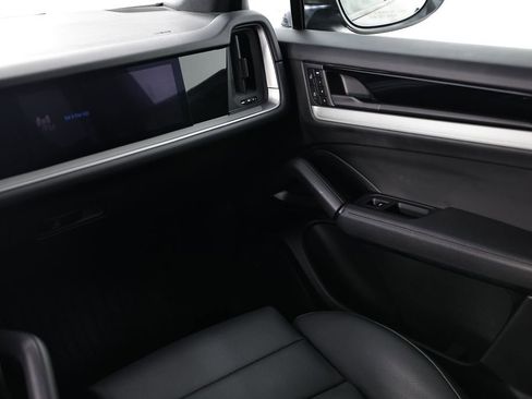 Certified 2025 Porsche Cayenne AWD/4WD image 30
