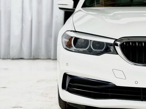 Used 2019 BMW 540i xDrive w/ Convenience Package image 3