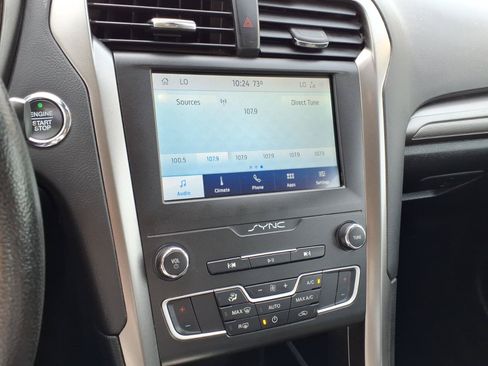 Used 2020 Ford Fusion SE FWD image 21