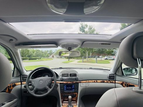 Used 2006 Mercedes-Benz E 350 4MATIC Sedan image 9