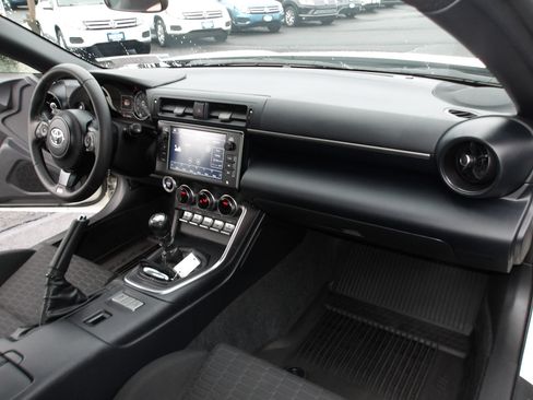 Used 2024 Toyota GR86 image 12