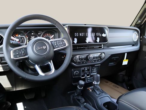 New 2026 Jeep Wrangler Unlimited Sahara AWD/4WD image 14