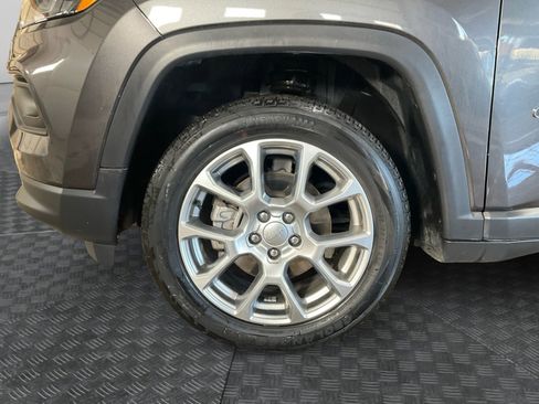 Used 2022 Jeep Compass Latitude image 14