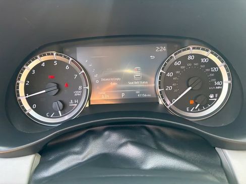 Used 2023 Toyota Highlander AWD image 28