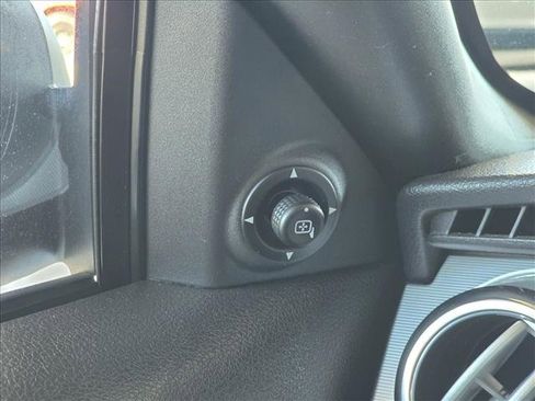 Used 2005 Ford Mustang GT Premium image 18