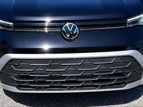 Used 2025 Volkswagen Taos S AWD/4WD image 11