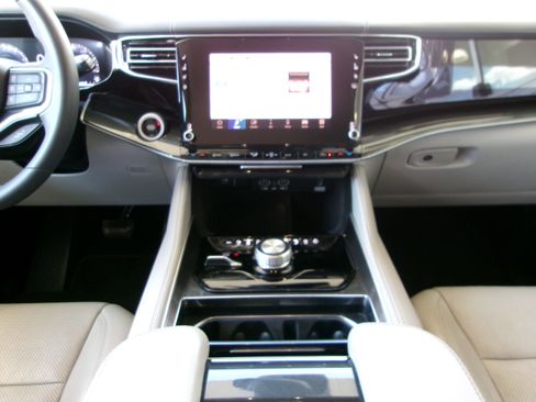 Used 2022 Jeep Wagoneer Series I w/ Convenience Group I AWD/4WD image 15