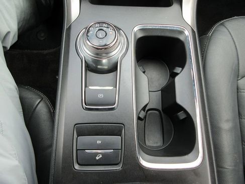 Used 2017 Ford Fusion Energi SE FWD image 27